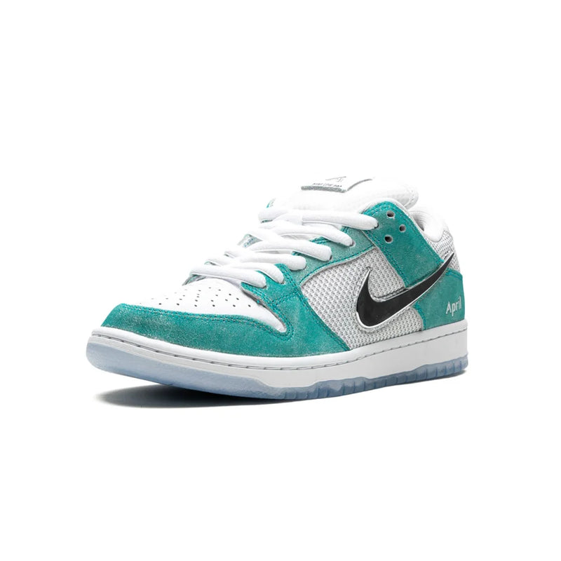 NIKE DUNK LOW SB X APRIL SKATEBOARDS