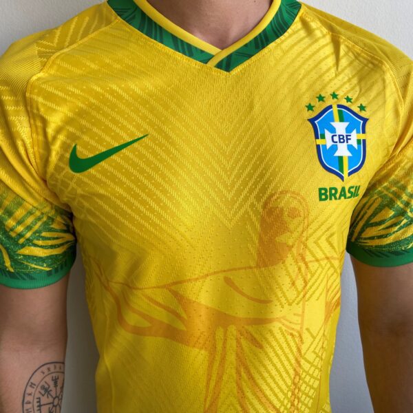 Camisa Brasil Fan Concept Edition Cristo Redentor Amarela Versão Jogador 2022 Nike