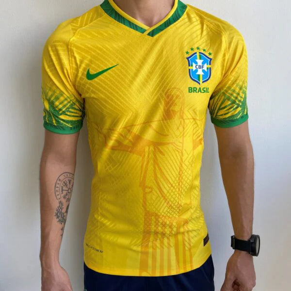 Camisa Brasil Fan Concept Edition Cristo Redentor Amarela Versão Jogador 2022 Nike