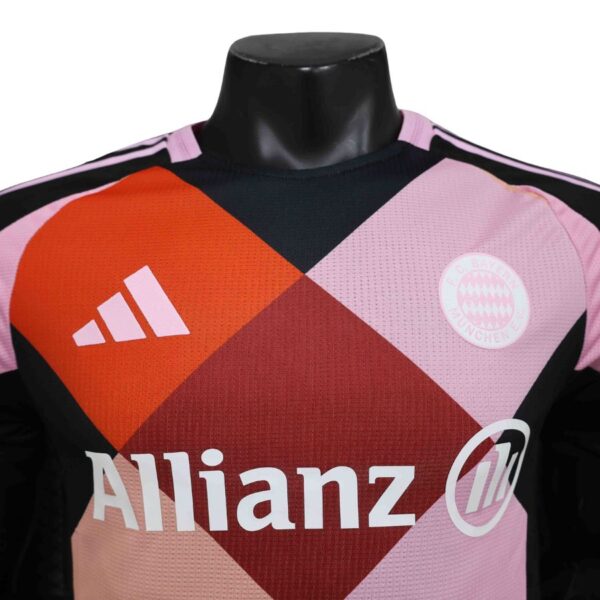 Bayern München Training Authentic Player 2024/25 - Imagem 2