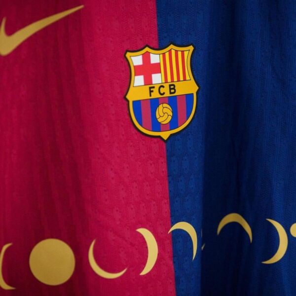 Barcelona Coldplay Collab Home Fan Jersey 2024/25 - Imagem 4