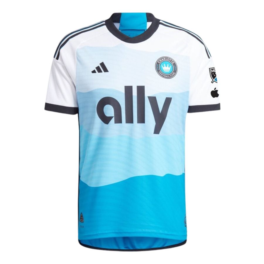 BRINDE-2025-02-17T175535.016_7f559b81-d04a-4da4-81d4-4b650b87f39c Charlotte FC Home Fan Jersey 2025/26 - Imagem 1