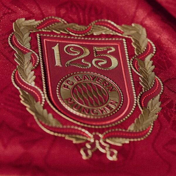 Bayern München 2025 125-Years Anniversary Kit Authentic Player - Imagem 2