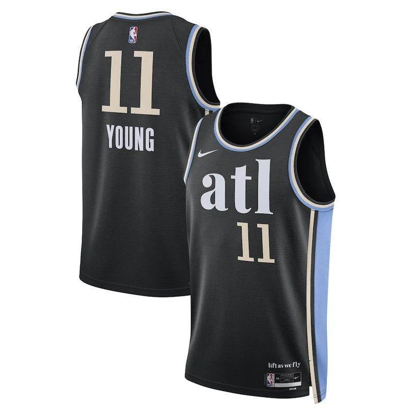 ImagemdoWhatsAppde2025-03-20a_s_08.07.59_7fa72914 Trae Young Atlanta Hawks Unisex 23/24 NBA Jersey - Black - City Edition - Imagem 1
