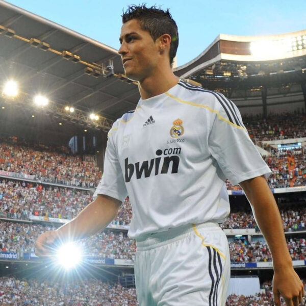 Real Madrid Home Authentic Player 2025/26 - Imagem 2