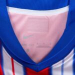 Atlético Madrid Griezmann 7 Home Fan Jersey 2024/25 Patches UCL UEFA Foundation (Official Printing) - Imagem 5