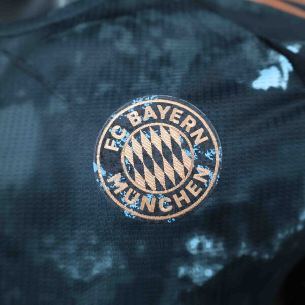 Bayern München Away Authentic Player 2024/25 - Imagem 2