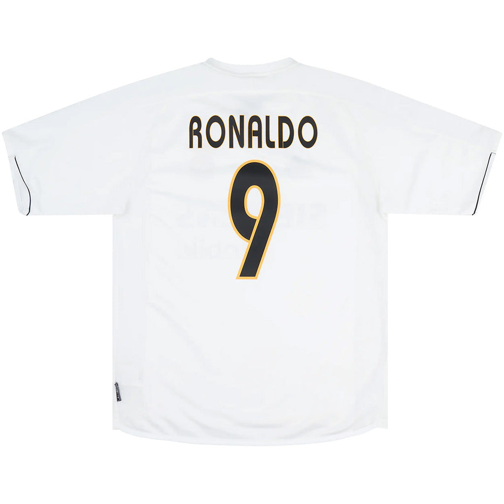 ronaldo_03-04_1024x_390daa64-2bd5-45ef-9da3-bf93763130e1 Ronaldo #9 Real Madrid Home Retro Jersey 2003/04 - Imagem 1