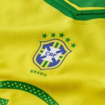 Brasil l Ronaldinho 10 Retro Home Fan Jersey 2004-2005 - Imagem 3