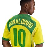 Brasil l Ronaldinho 10 Retro Home Fan Jersey 2004-2005 - Imagem 4